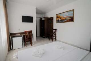 Отель Hotel Samson Сухум Стандартный номер с кроватью размера -2