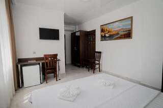 Отель Hotel Samson Сухум Стандартный номер с кроватью размера -6