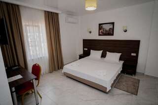 Отель Hotel Samson Сухум Стандартный номер с кроватью размера -7