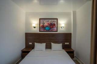 Отель Hotel Samson Сухум Стандартный номер с кроватью размера -14
