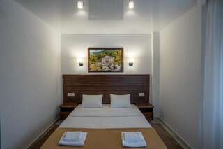 Отель Hotel Samson Сухум Стандартный номер с кроватью размера -16